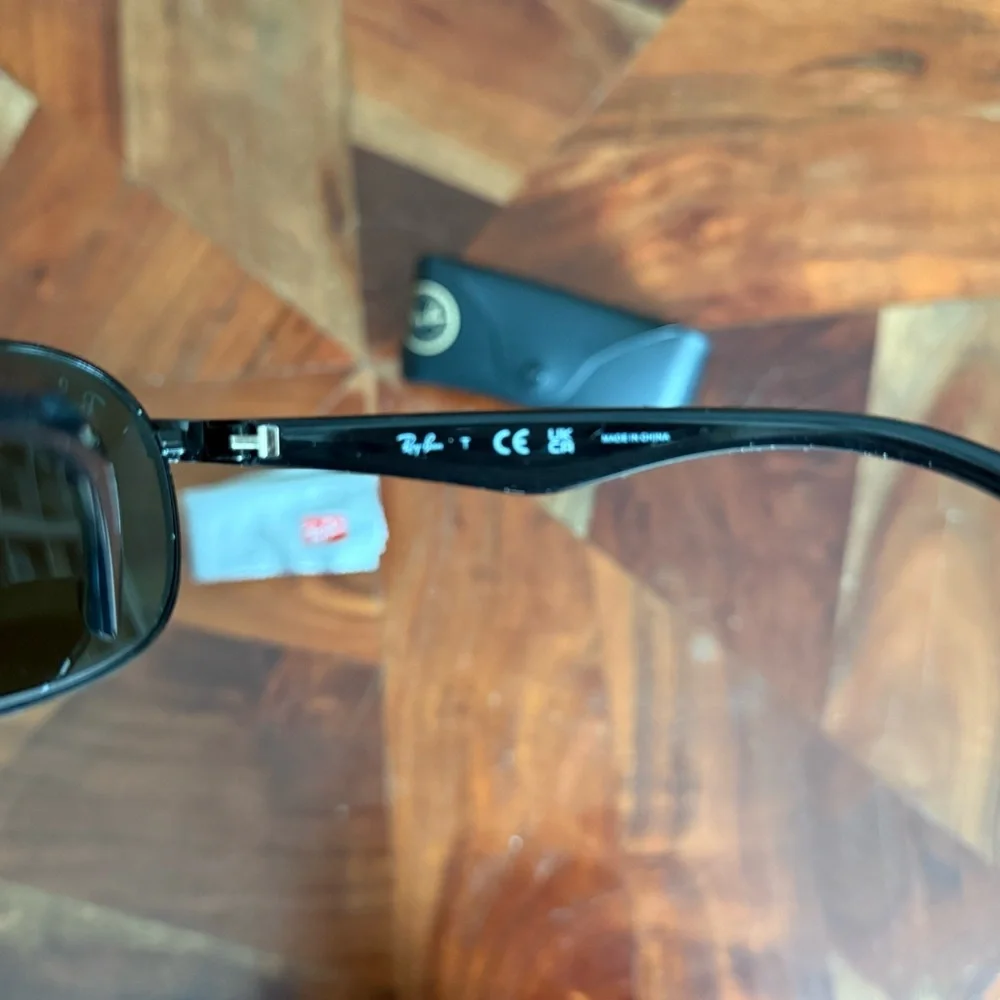 Like new Ray-Ban sunglasses :: black RB3492 - Picture 6 of 8